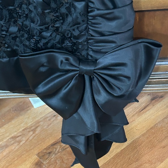 1990s Roberta Black Spaghetti Strap Fitted Ruched Formal - Size 7/8 1990s - Picture 3 of 5